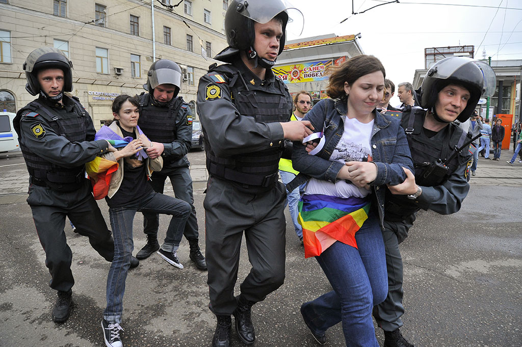 Russian police crackdown on LGBT protesters