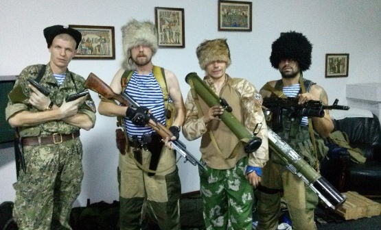 Russian neo-Cossack mercenaries in Donbas, Ukraine posing for camera, 2014 (Image: nr2.com.ua)