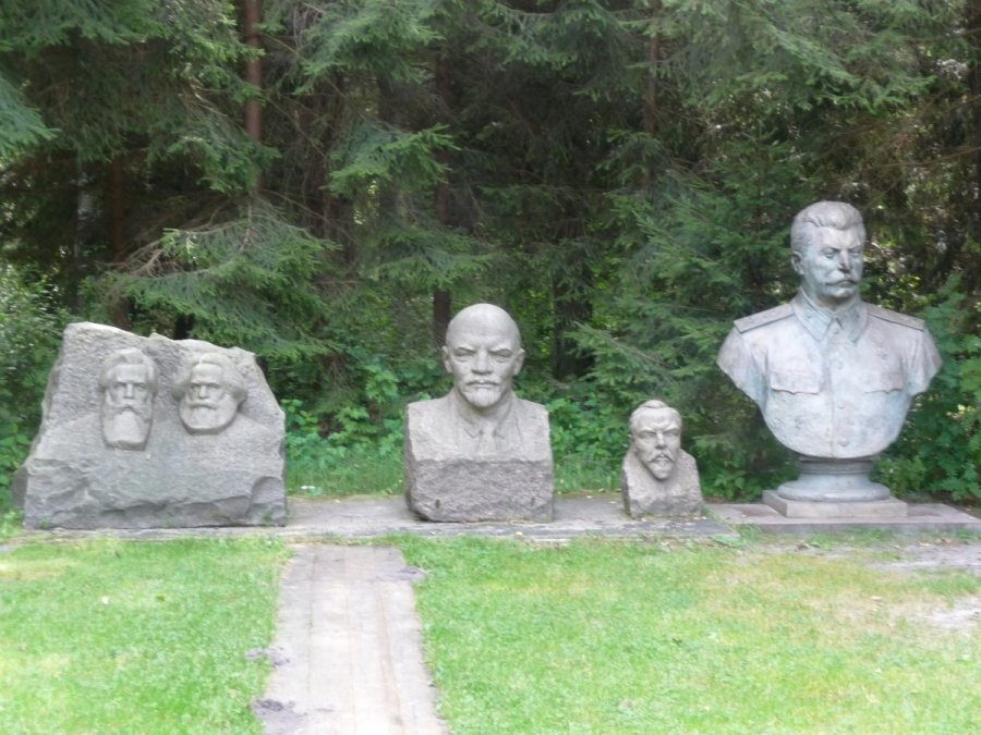Some Soviet sculptures at Gruto Park: . Engels, Marx, Lenin, Kapsukas and Stalin (Image: DELFI / I.Saukienės)