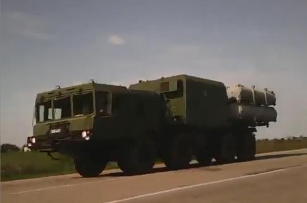 A convoy of Russian subsonic anti-ship missile systems Bal-E ('Ball', SSC-6 'Sennight', GRAU 3K60) designed to attack vessels up to 5000 tonnes was observed in Crimea on May 29, 2015 (Source: LiveUAmap.com)