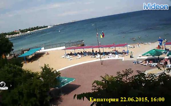 Tourism is critical to Crimea's economy. After Russia's annexation of the Ukrainian peninsula, the multi-million flow of tourists contracted to a trickle, thus crushing Crimean economy. The webcam images of empty beaches that normally were completely full are a confirmation. June 2015 (Image: Webcam capture)