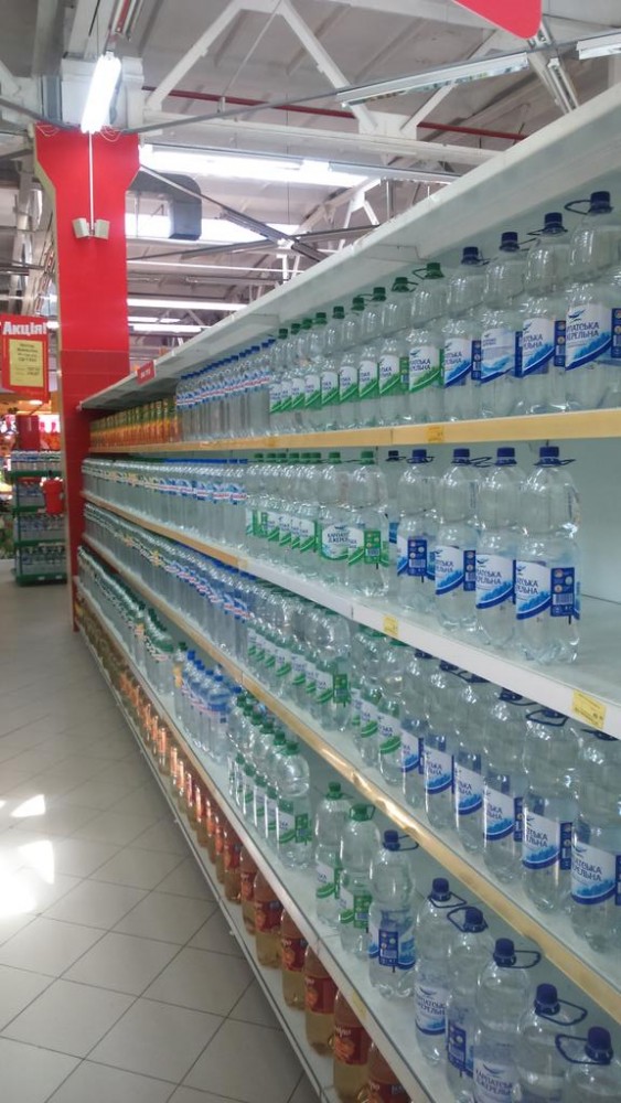 As tourism to Crimea has undergone a major contraction, a major supermarket chain "Furshet" in Yalta has reduced its inventory to a minimum and fills the empty shelves with bottles of water and drinks one-bottle deep. June 2015. (Image: Twitter)