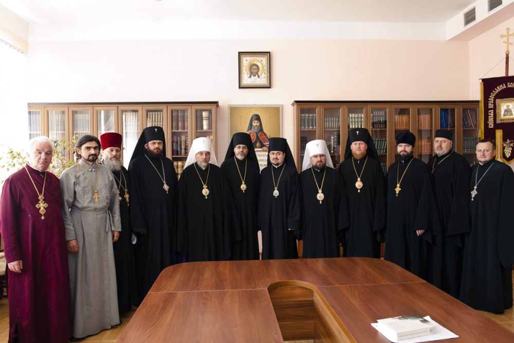 The Ukrainian Autocephalous Orthodox Church and the Ukrainian Orthodox Church of the Kyiv Patriarchate, two of the three largest Orthodox denominations in Ukraine, have agreed to hold a meeting later this month to discuss unification. June 2015 (Image: cerkva.info)