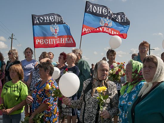 The "DNR" meetings normally feature mostly older people who still remember and long for the USSR (Image: AP)