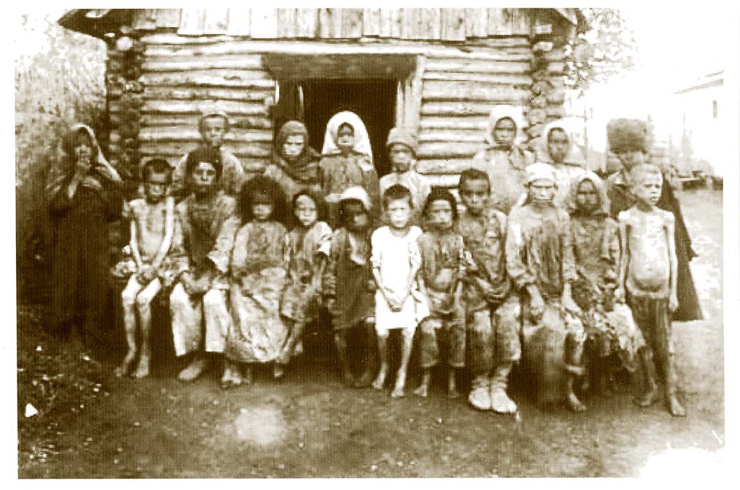 Orphaned children-victims of the Holomor in a village near Dnipropetrovsk (Image: fundholodomors.org.ua)