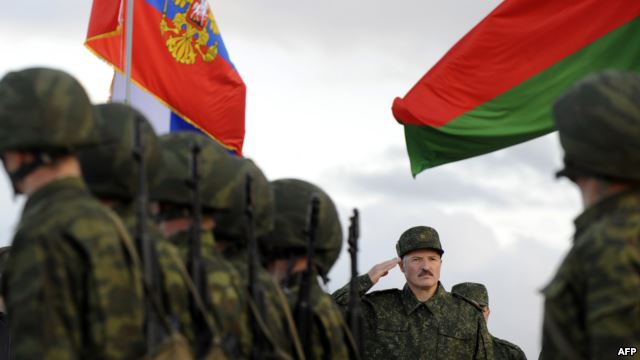 Belarus president Alyaksandr Lukashenka inspecting troops at a joint Belarusian-Russian military exercise