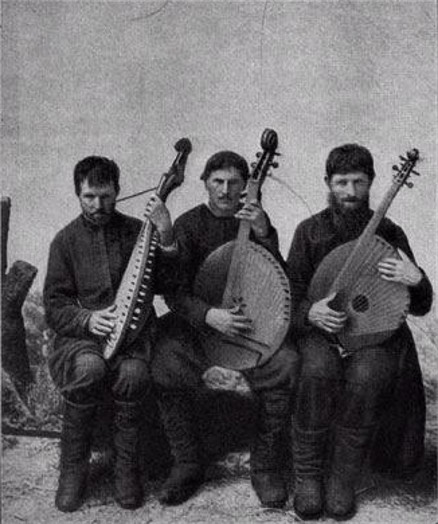 Kobzars Mykhailo Kravchenko, Terentii Parkhomenko, and Petro Drevchenko, in the 1900s. ~