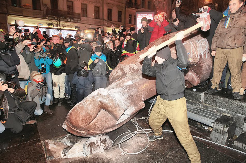 Ukrainian protesters smash a statue of Vladimir Lenin with a sledgehammer after toppling it, in central Kyiv, Ukraine, Sunday, Dec. 8, 2013. (AP / Efrem Lukatsky)