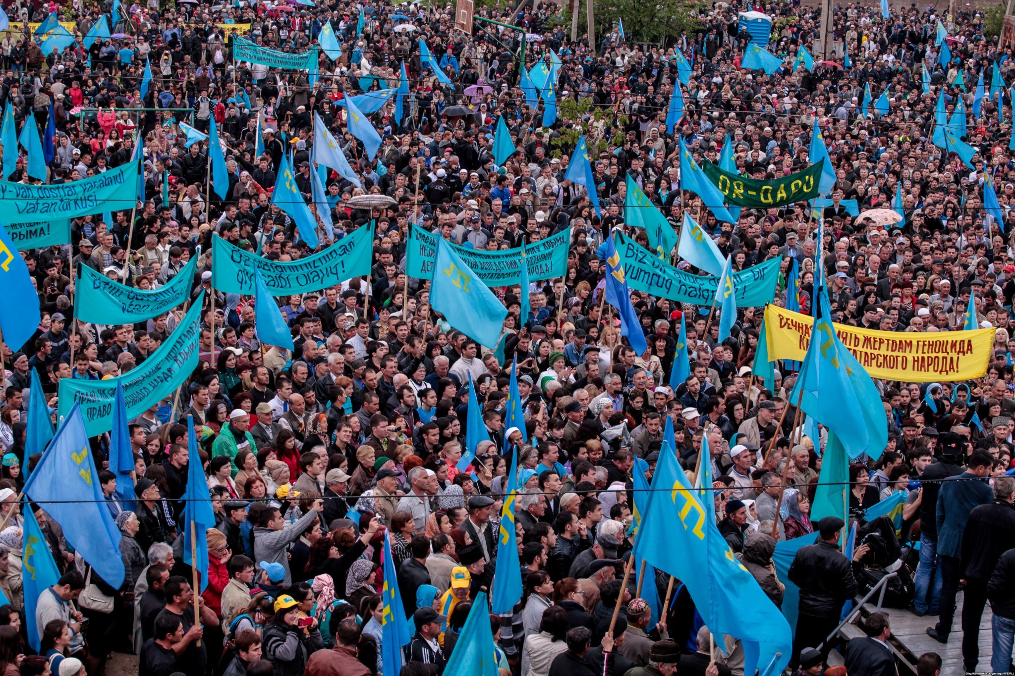 Crimean Tatars commemorating the anniversary of deportation (Image: RFE/RL)