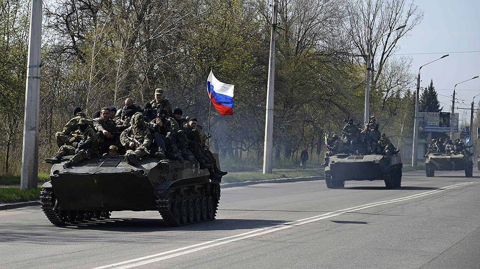 Russian occupation force entering a captured town in the Donbas, Ukraine in April 2014 (Image: kommersant.ru)