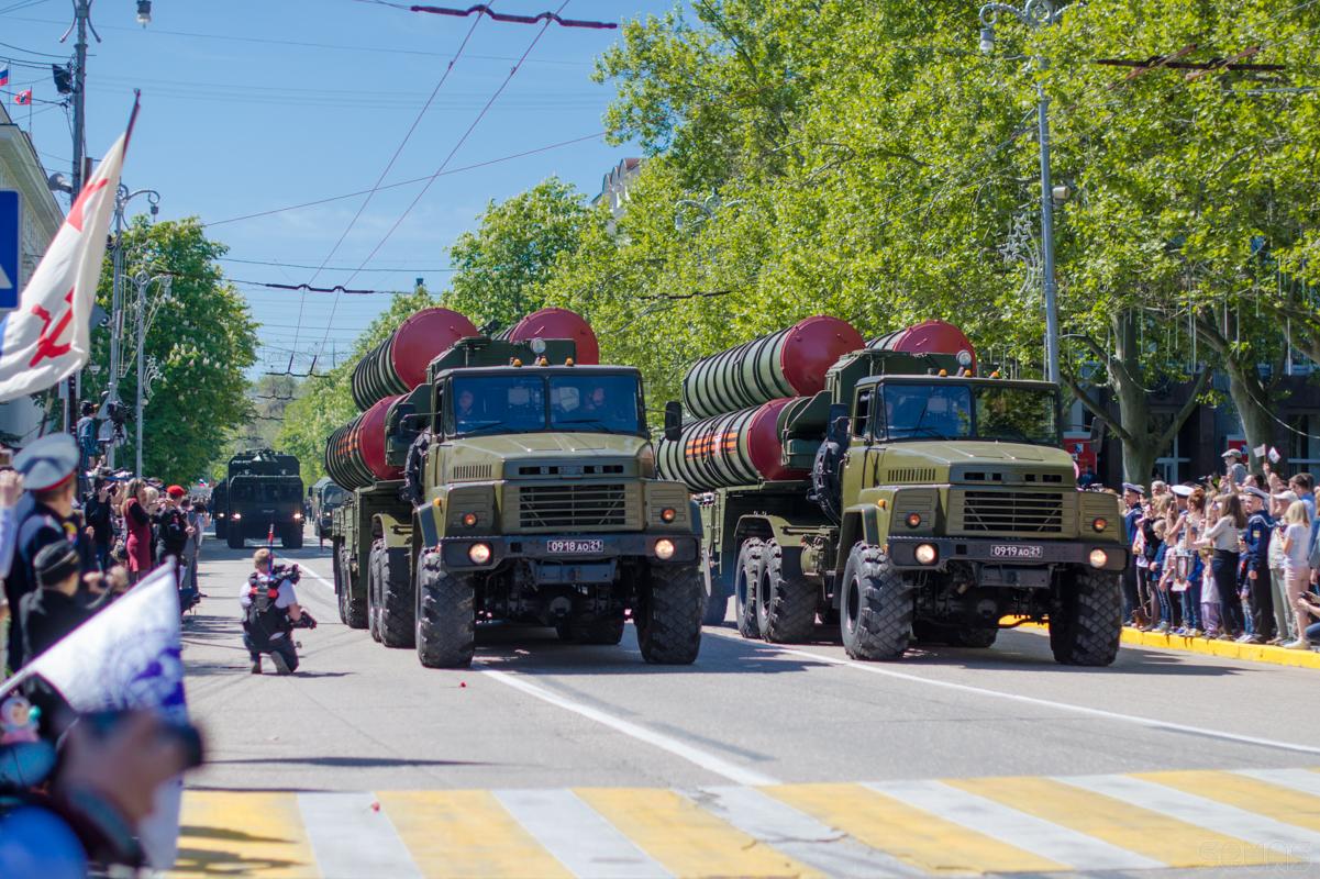 Troops of the Russian occupation force on parade in Sevastopol, Crimea on May 9, 2016 (Image: sevas.com)