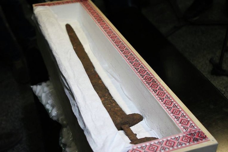 Stolen ancient viking's sword from the dawn of Kyivan Rus comes back home to Ukraine (Image: Airport Kyiv Boryspil FB page)