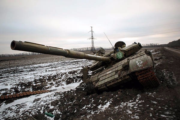 Defeated tank of the Russian hybrid military in the Donbas, Ukraine (Image: znak.com)