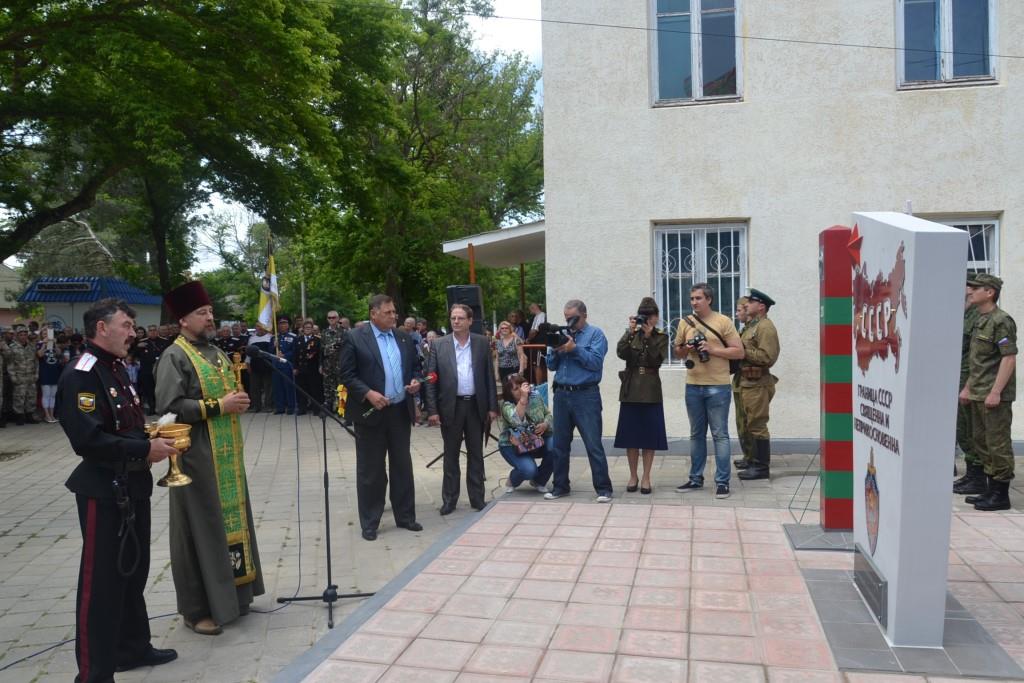 The unveiling of a new monument to the Soviet Union's KGB borderguards troops was opened in the town of Lenino of occupied Crimea. (Image: reporter-crimea.ru)