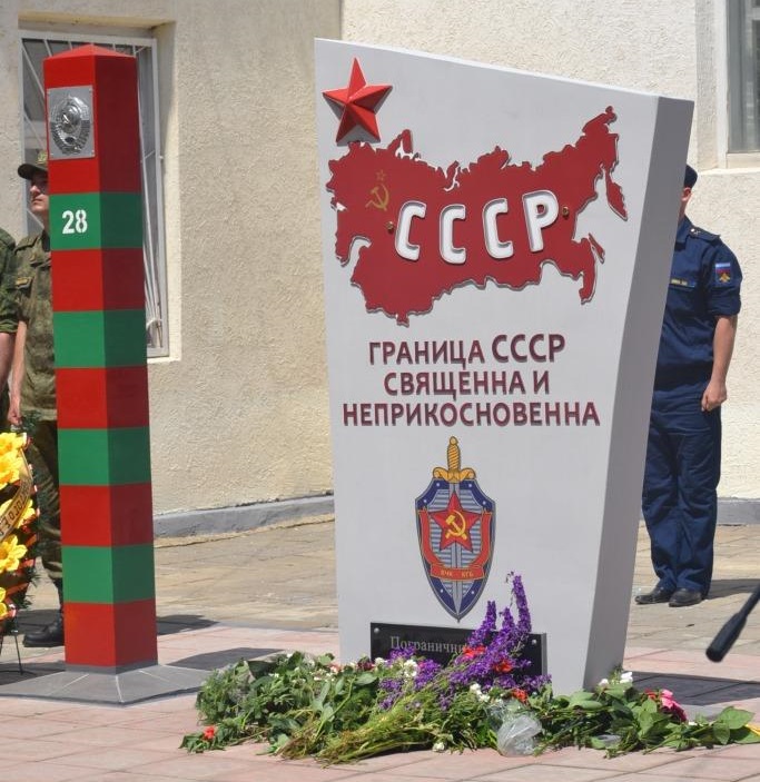 A new monument to the Soviet Union's KGB borderguards troops was opened in the town of Lenino of occupied Crimea. (Image: reporter-crimea.ru)