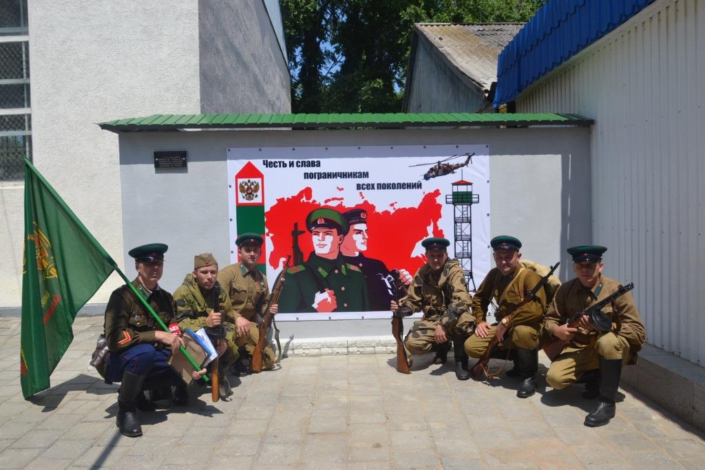 At the unveiling of a new monument to the Soviet Union's KGB borderguards troops in Lenino of occupied Crimea. (Image: reporter-crimea.ru)