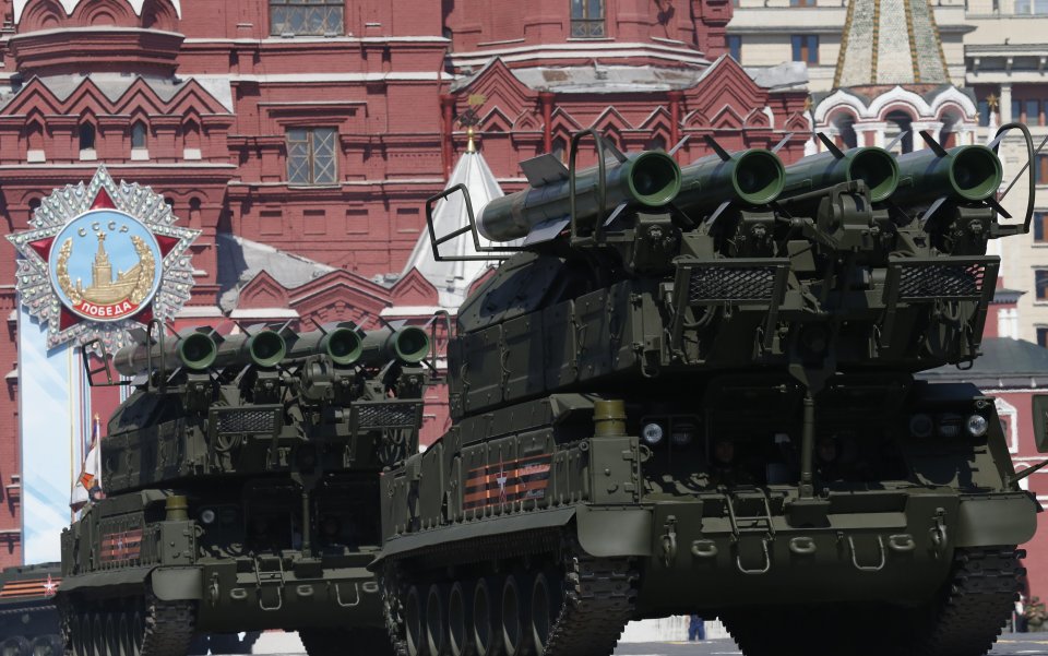 BUK-M2E at the Victory Day parade, Red Square, May 9, 2016. The Buk-M2E (NATO name SA-17 Grizzly) is a Russian made mobile medium-range surface-to-air missile (SAM) system designed to defend field troops and logistical installations against air threats. SA-17 Grizzly is an upgraded version of the proven Buk-M1 mobile air defense system and retains its main features. The SA-17 Grizzly is essentially a tracked chassis that carries a radar and a launcher with four missiles. A total of four ready to fire missiles are carried on a turntable type launcher assembly mounted on the vehicle's rear decking. The phased-array radar is mounted at a raised angle at the head of the turntable assembly. The Buk-M2 can engage a wide variety of targets from aircraft to missiles flying at an altitude of between 10 and 24,000 m out a maximum range of 50 km in given conditions. The SA-17 Grizzly can engage simultaneous of up to 24 targets flying from any direction. (Image: businessinsider.co.id)