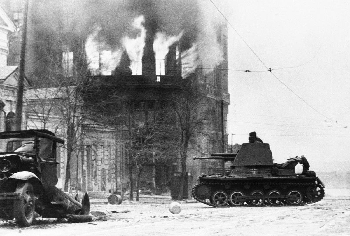 Burning houses, ruins and wrecks speak for the ferocity of the battle preceding this moment when German forces entered the stubbornly defended industrial center of Rostov on the lower Don River, in Russia, on November 22, 1941. (Image: AP)