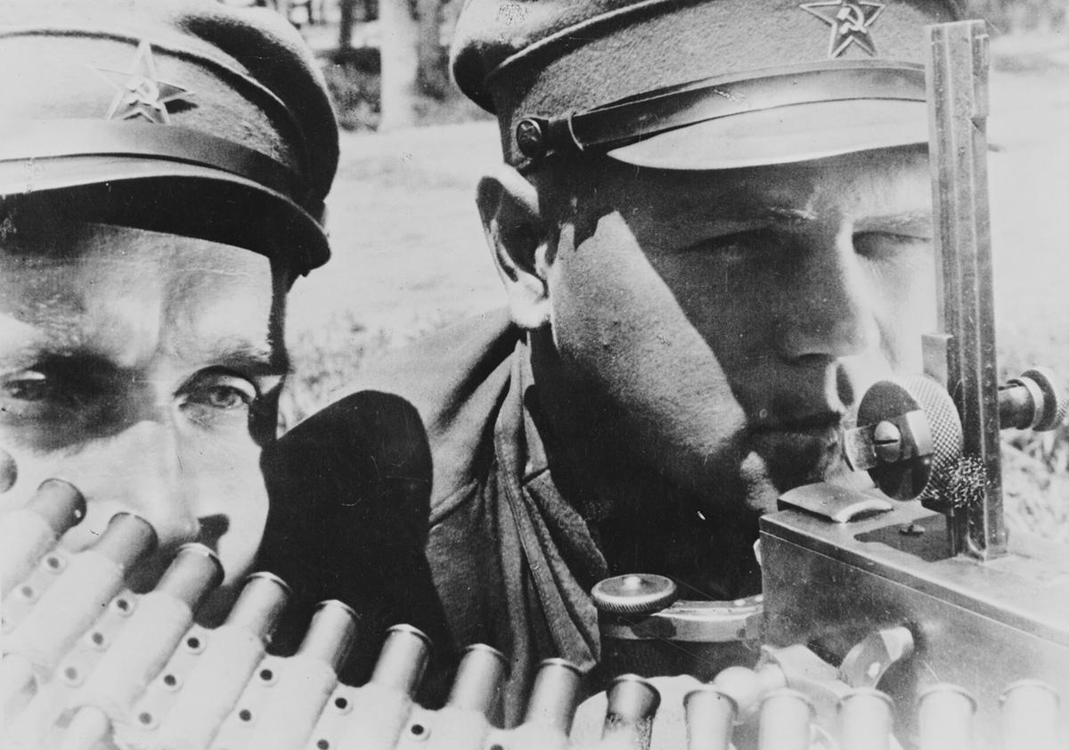 Machine gunners of the far eastern Red Army in the USSR, during the German invasion of 1941. (Image: LOC)