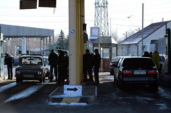 Uspenka border crossing is one of many on the 409-km part of the Ukrainian-Russian border that is not controlled by Ukraine, which is used by Russian mercenaries and regular servicemen to smuggle weapons from the Russo-Ukrainian war back into Russia. (Image: Hanna Naronina, Euromaidan Press)February 2015 (Image: Vasiliy Maximov, AFP/Scanpix/LETA)