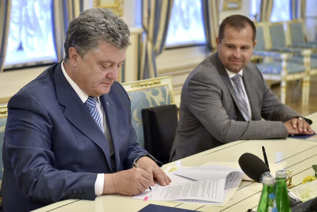 Ukrainian President Petro Poroshenko supported the initiative by the All-Ukrainian Council of Churches and signed the Decree on Commemorating in Ukraine the 500th Anniversary of the Reformation. (Image: president.gov.ua)