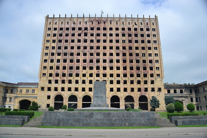 Abkhazia: The abandoned Abkhaz Parliament Building (Image: Aleksandr Valov, blogsochi.ru)