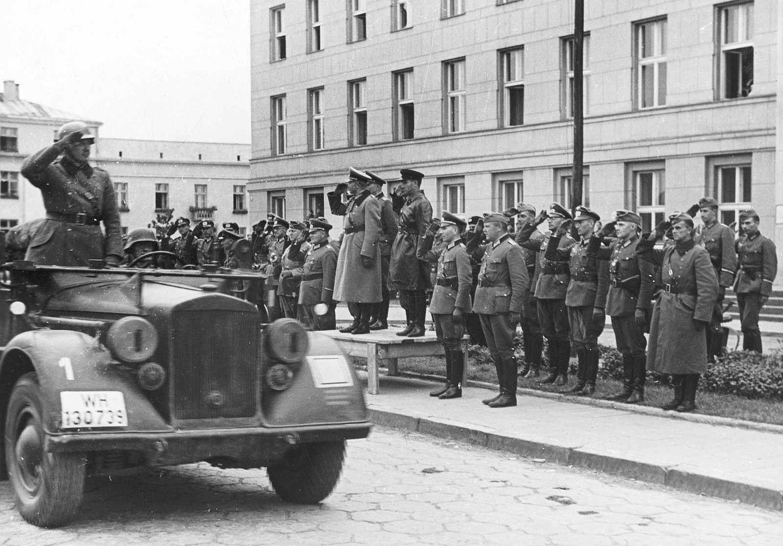 German general Heinz Guderian and Soviet brigade commande Semion Krivosheyin during the transfer of Brest to Red Army troops. Front - Horch 901 Typ 40, Sept. 22, 1939 (bundesarchiv.de)