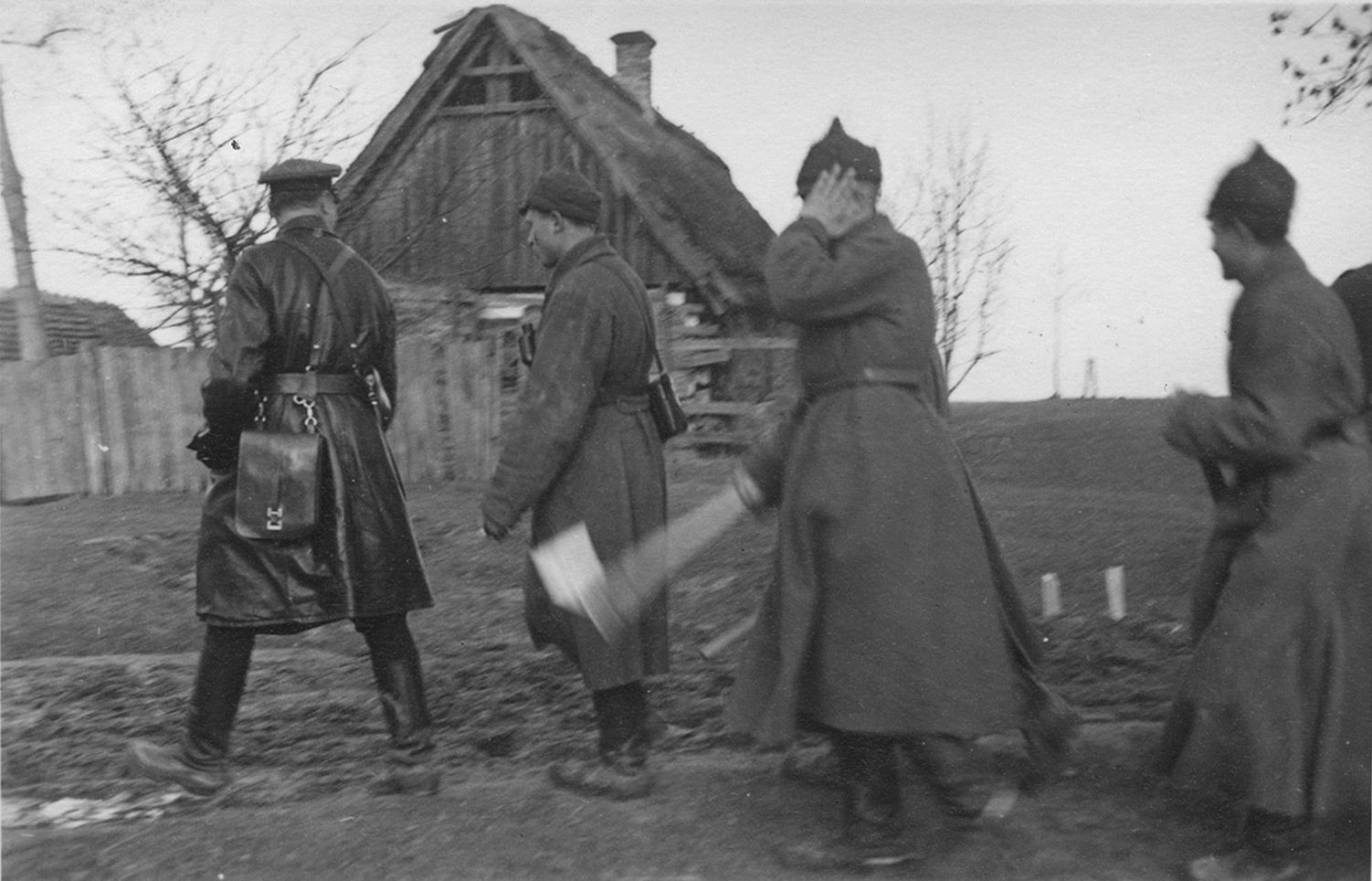 Soviet troops walk freely in Brest by then already occupied by the German Wehrmacht. The Nazis will leave it to the Communists, just as it was agreed in the secret part of the Molotov-Ribbentrop Pact, September 1939