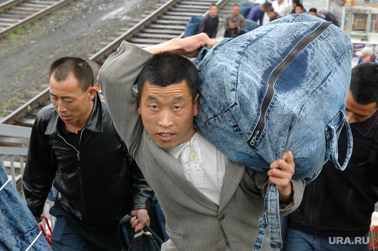 Chinese migrants in Chelyabinsk, Russia (Image: ura.ru)