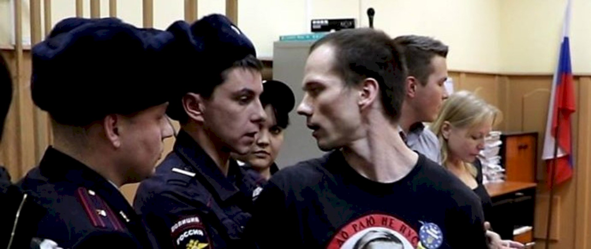 Ildar Dadin being brought into police precinct after one of his single-person protests (Image: social media)