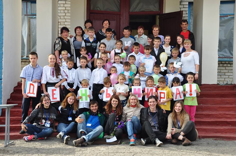 New Donbas volunteers together with kids and teachers at one of the front line schools Photo: New Donbas