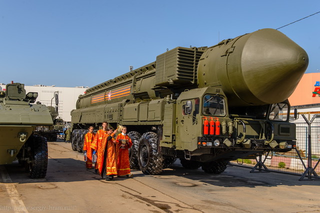 A Russian Orthodox priest of the Moscow Patriarchate "blesses" a Topol-M nuclear intercontinental ballistic missile. (Image: Russian social media)