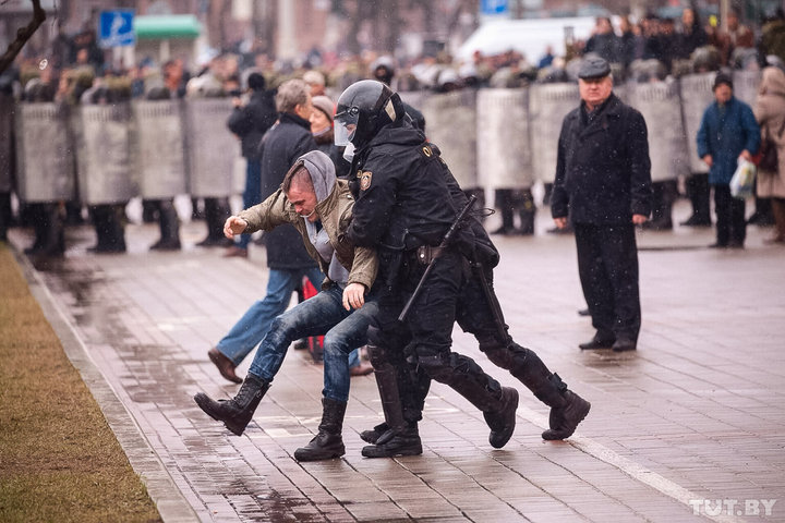 The police detains a protester in Minsk, Belarus on March 25, 2017. (Credit: Tut.by)