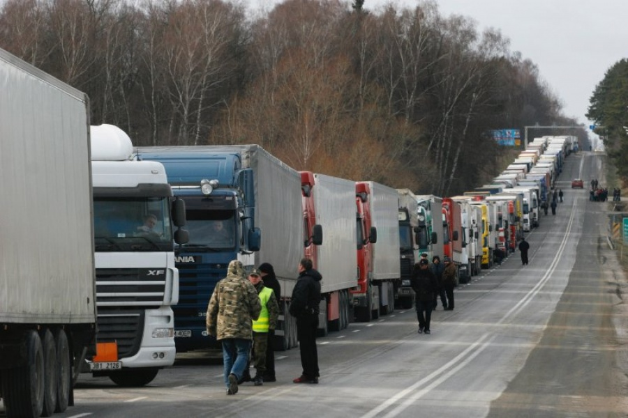 Russian long-haul truckers on strike (Image: znak.com)