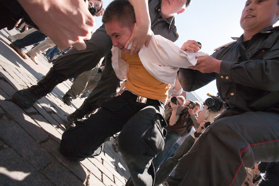 Authorities crackdown on a gay demonstration in Russia, 2011 (Image: newreportage.ru)