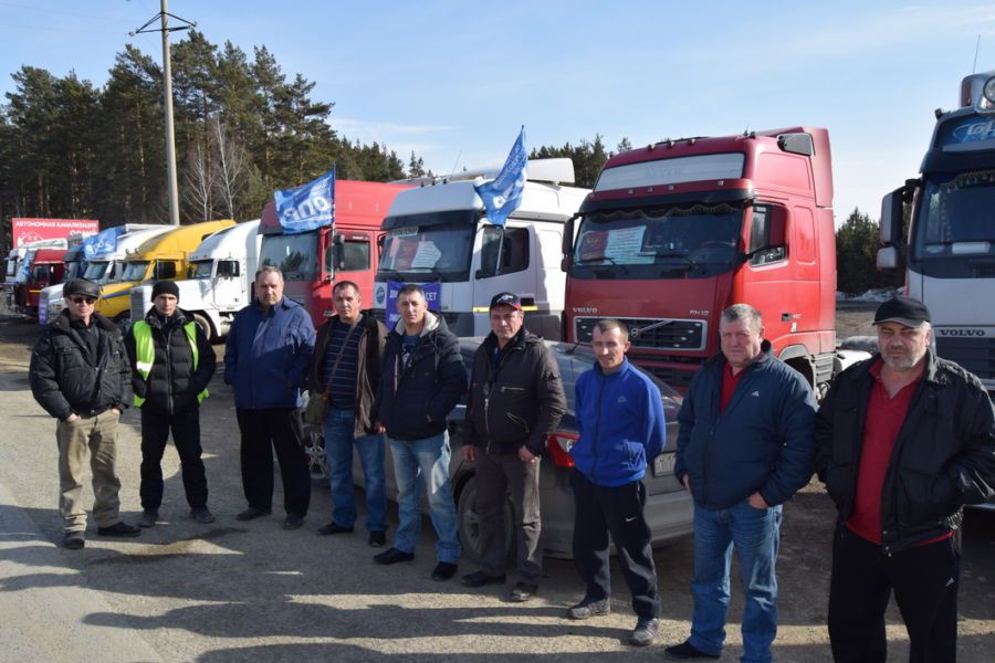 Long-haul trucker strike in Russia. April 2017 (Image: bison-info.pro)