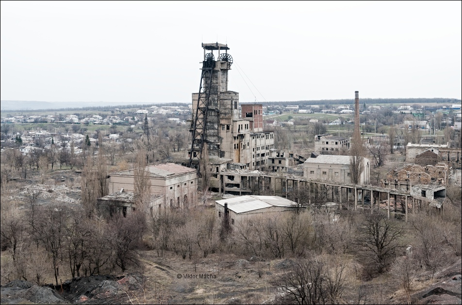 Young Communar Coal Mine in the Russia-occupied town of Yenakiyeve in the Donbas, Ukraine. In 1979, the USSR conducted a nuclear blast in the mine to degas it, but it contaminated the deposit and underground water with radiation. (Image: Viktor Mácha / viktormacha.com).