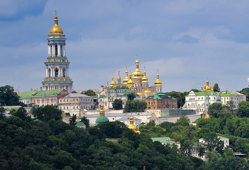 You will definitely not miss Kyiv-Pecherska Lavra if you are coming to Kyiv by plane to the Boryspil Airport. Photo: kudago.com ~