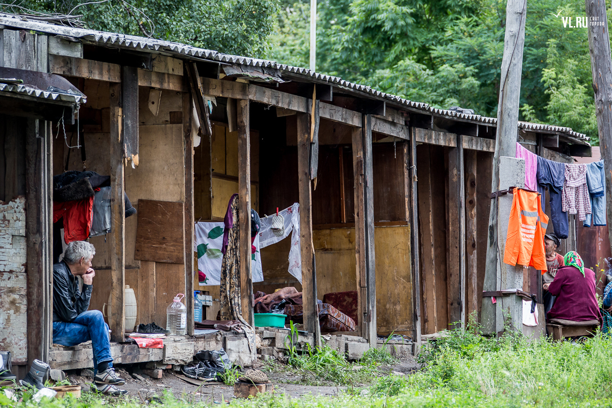 Dilapidated and abandoned communal sheds used by homeless in Vladivostok, Russia (Image: vl.ru)