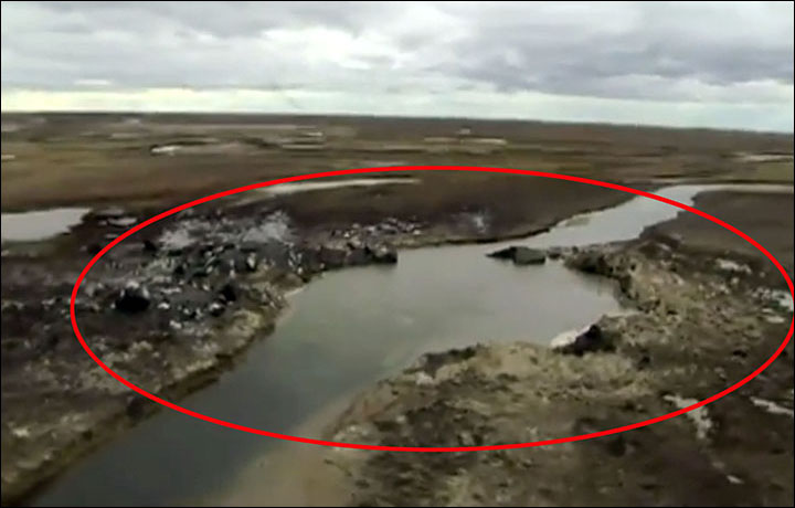 New river funnel that formed on 28 June 2017. (Image: Yamal Region via siberiantimes.com)