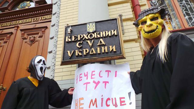 Activists in monster costumes held a protest hear the building of the Supreme Court, holding a sign saying “This is no place for evil spirits.” Photo: censor.net.ua, 15.9.2017 ~