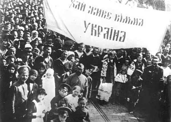 Ukrainian manifestation in Kyiv, summer of 1917. Sign says "Long live a free Ukraine."