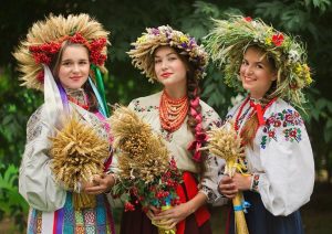 The Ukrainian wreath: interweaving beauty and tradition - Euromaidan Press