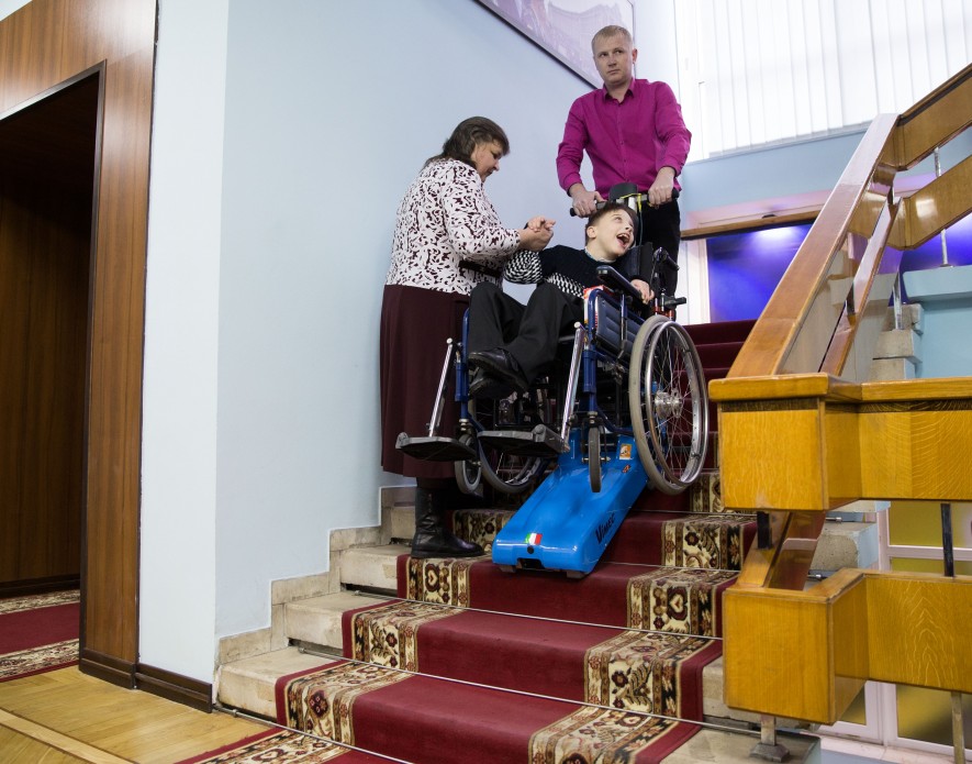 Experimental inclusive classes had been functioning in Zaporizhzhia schools since 2016. These lifts which were purchased for them are called to make old school infrastructure accessible to students on wheelchairs. Photo: president.gov.ua