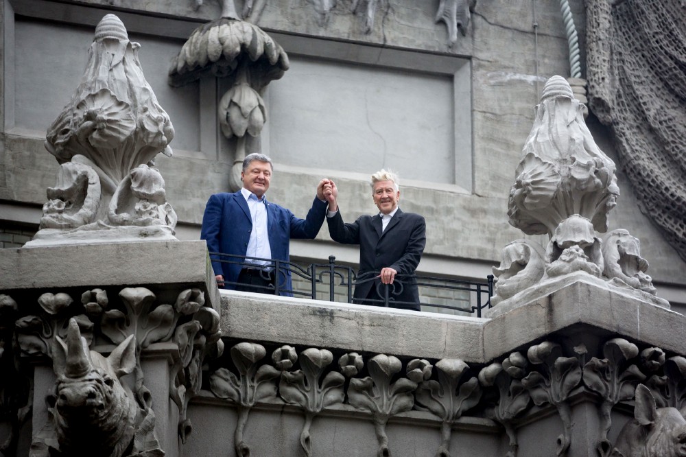 President Poroshenko and David Lynch on the balcony of the prominent House with Chimaeras in Kyiv.