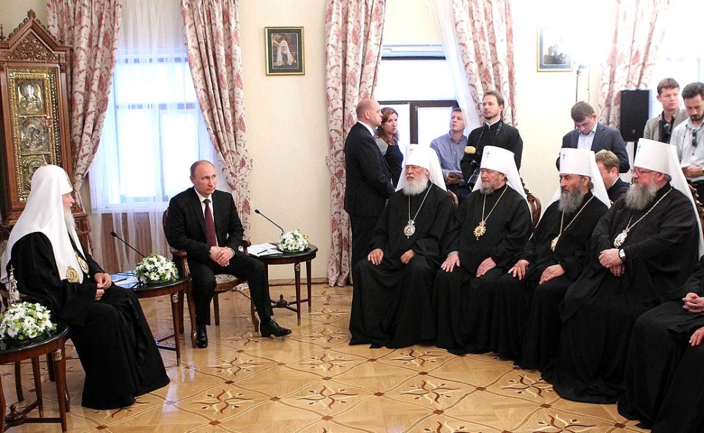 Vladimir Putin and Moscow Patriarch Kirill presiding over a meeting with the Holy Synod of the Ukrainian Orthodox Church of the Moscow Patriarchate on July 27, 2013 in Kyiv, Ukraine, less than a year before the Russian annexation of Crimea and the occupation of the Donbas. The head of this Moscow exarchate in Ukraine, Metropolitan Onufriy, is seated in the middle of the front row. (Photo: kremlin.ru)