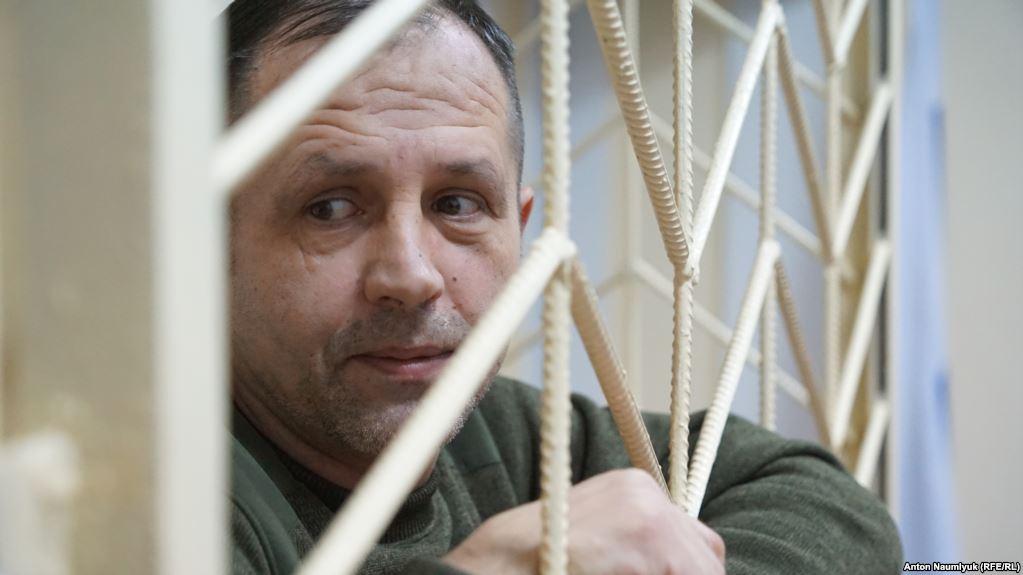 Volodymyr Balukh in a so-called district court in occupied Crimea, 7 November 2017. Photo: Anton Naumlyuk