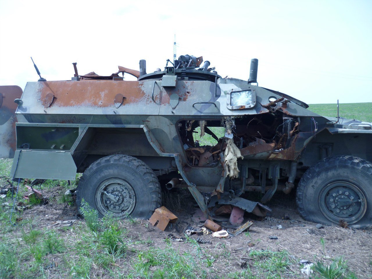 Another BPM-97 downed on 28 January 2015 in the same area – north of Sanzharivka, without marking. This one was earlier spotted in occupied Luhansk on 1 January 2015 – earlier on the same day one of “LNR” chieftains, Alуksandr Bednov, was assassinated near Lutuhyne not far from Luhansk. Bednov opposed then Moscow-installed “LNR head” Igor Plotnitsky, and the mercenaries of PMC Wagner had reportedly liquidated him. ~