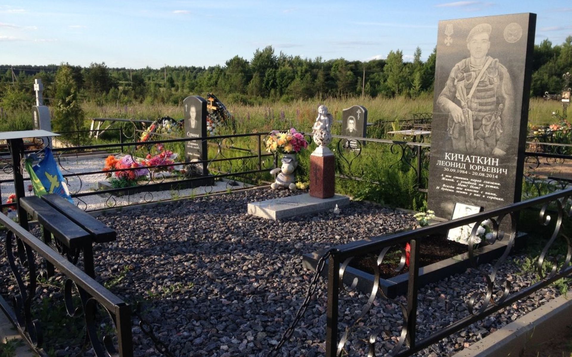 A view from the cemetery near Pskov, Russia where paratroopers of Russia's elite 76th Guards Air Assault Division killed in action in Ukraine and Syria are laid to rest. (Image: novayagazeta.ru)