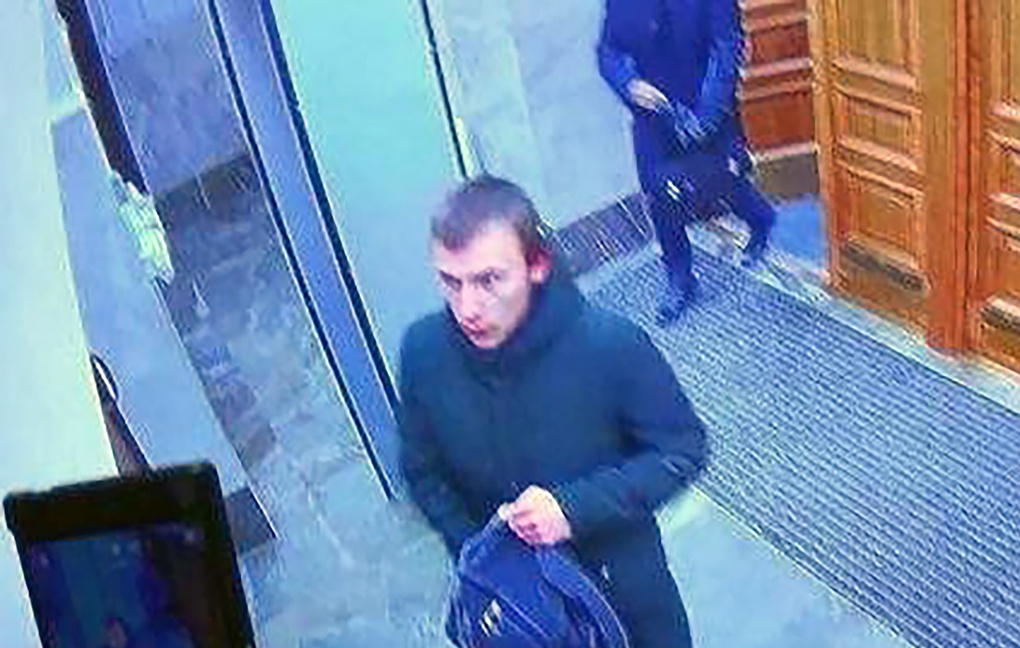 A picture from FSB building security video footage shows the 17-year-old male in the FSB regional offices in the city of Arkhangelsk, Russia shortly before the blast. (Photo: tass.ru)